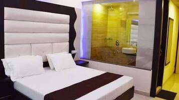 1 bedroom, desk, rollaway beds, free WiFi