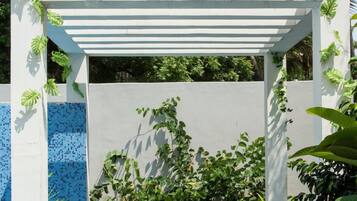 Indoor pool, sun loungers