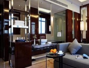 Minibar, in-room safe, rollaway beds, free WiFi - Ramada Changzhou North (Changzhou)