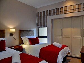 In-room safe, cots/infant beds