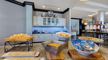 Café da manhã com buffet grátis todos os dias