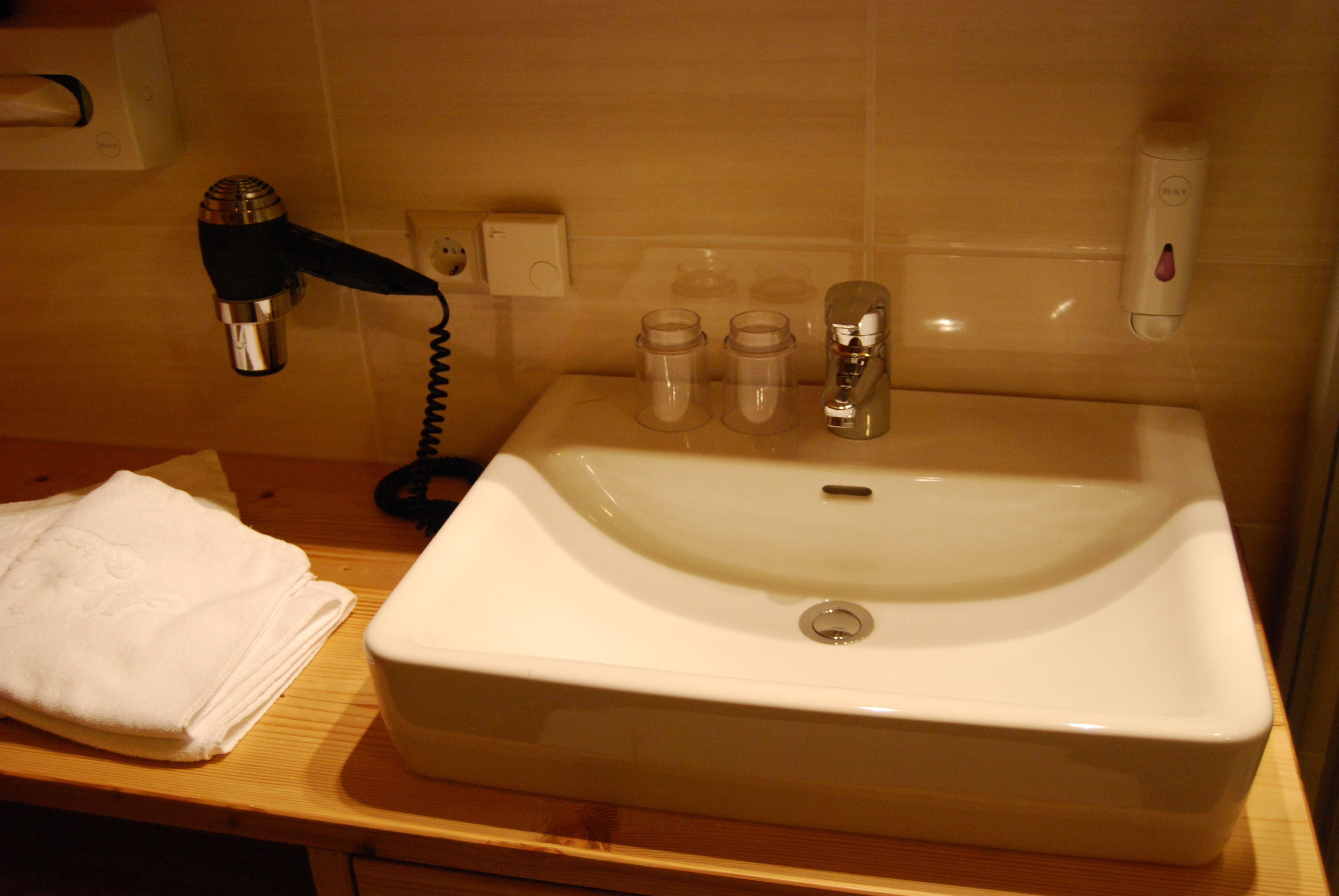 comfort double room, mountain view (bio altholz) | bathroom sink