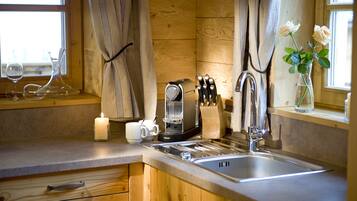Premium Chalet, 2 Bedrooms, Sauna, Mountain View (Erzherzog Johann  - Cleaning Fee 115€) | Private kitchen