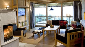Premium Chalet, 2 Bedrooms, Sauna, Mountain View (Freiherr - Cleaning Fee 115€) | Living area | Flat-screen TV
