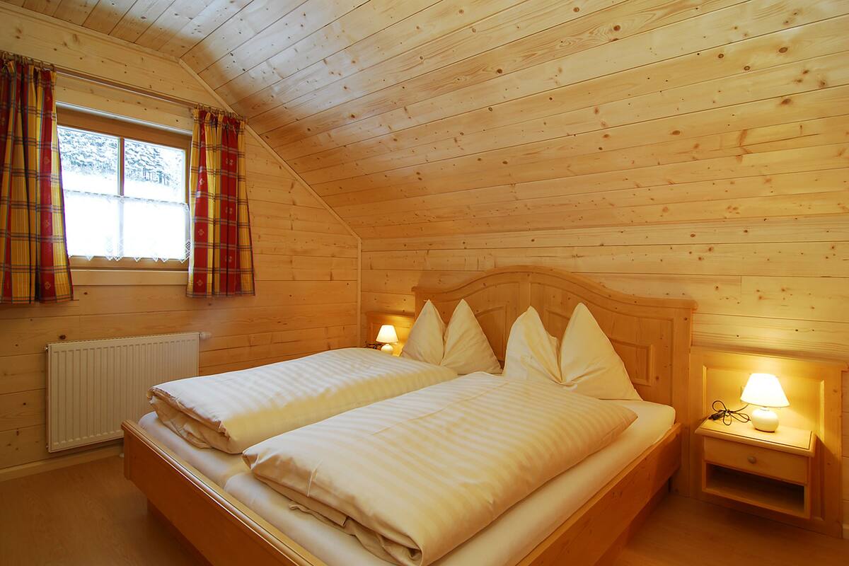 舒適雙人房, 山景 (Located in a Chalet) | 高級寢具、房內夾萬、書桌、隔音