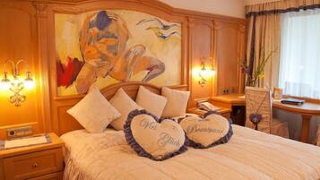 Zimmersafe, Schreibtisch, Babybetten, Zustellbetten