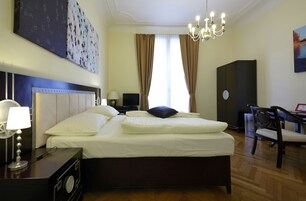 Premium bedding, in-room safe, individually decorated