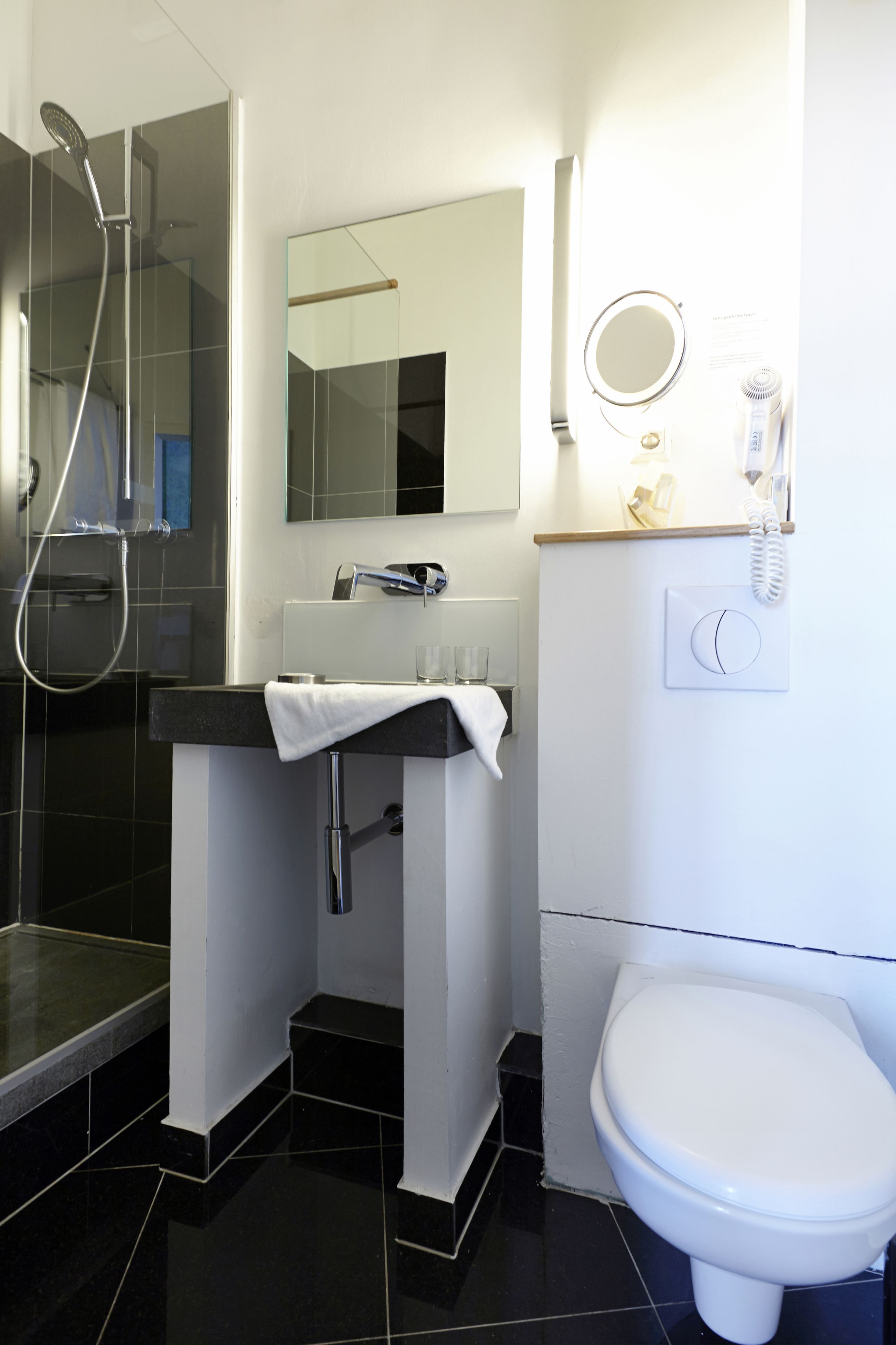 double room | bathroom | shower, free toiletries, hair dryer, towels