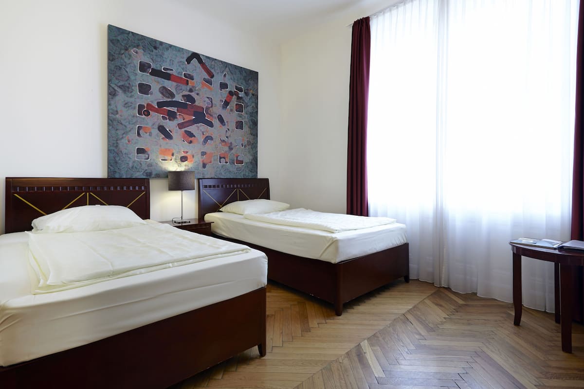Biancheria da letto di alta qualità, una cassaforte in camera