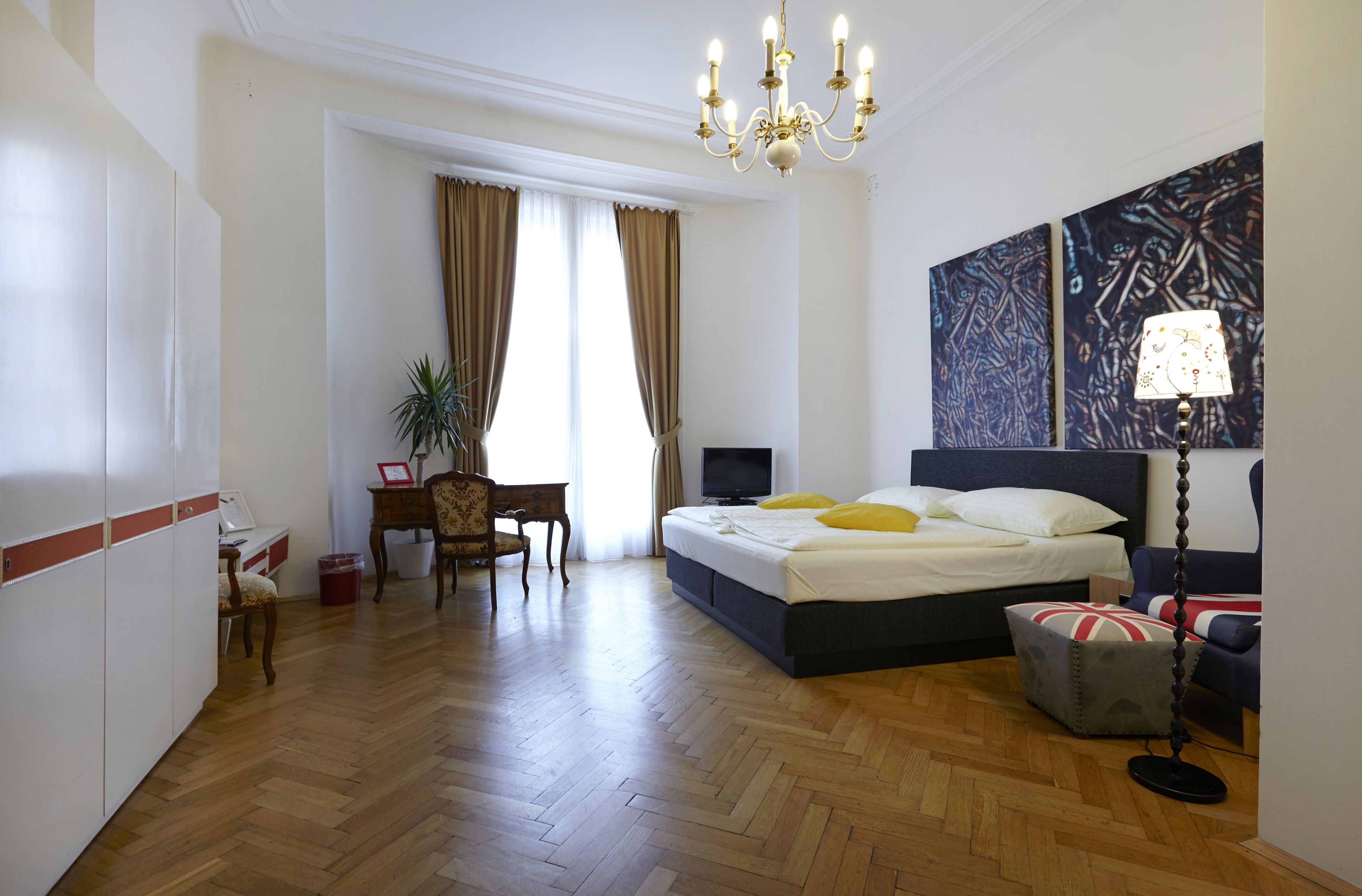 double room | premium bedding, in-room safe, individually decorated