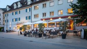 A hotel with outdoor seating and a sign reading "MESSMER". - Hotel Messmer (Bregenz)