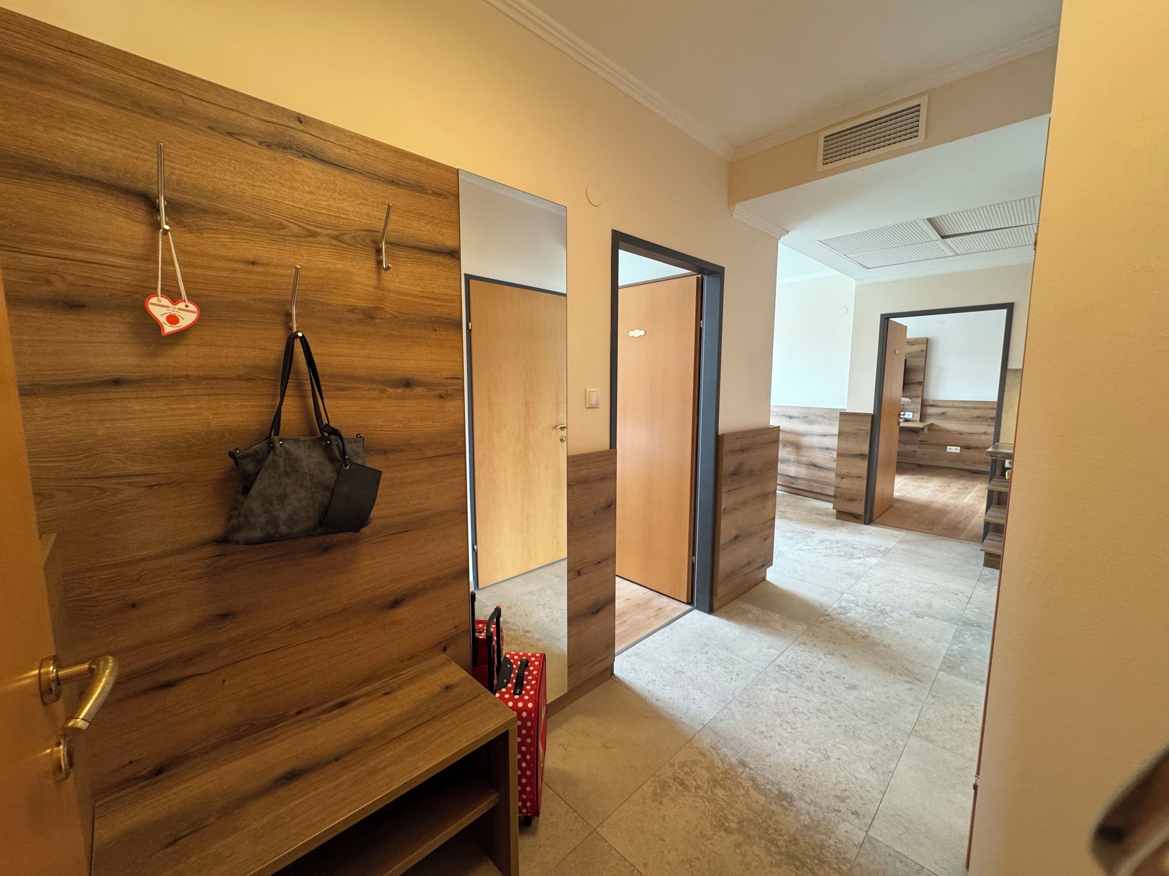 basic apartment | 1 bedroom, hypo-allergenic bedding, in-room safe, free wifi