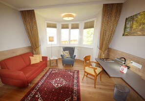 Superior Double Room, Garden View, Garden Area | Hypo-allergenic bedding, in-room safe, free WiFi, bed sheets - Der Marienhof Hotel Garni (Graz)