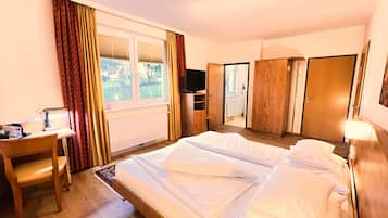 Standard-Doppelzimmer | Allergikerbettwaren, Zimmersafe, kostenloses WLAN, BettwÀsche