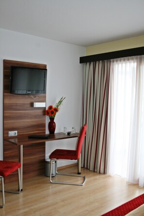 Comfort-Doppelzimmer, Balkon | Zimmersafe, Schreibtisch, Bügeleisen/Bügelbrett, kostenlose Babybetten