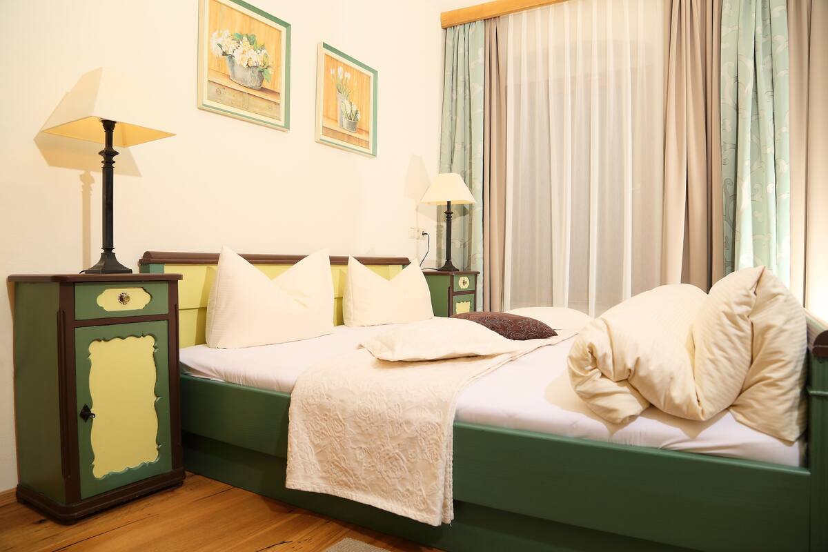 Quarto família, sacada, vista para a montanha