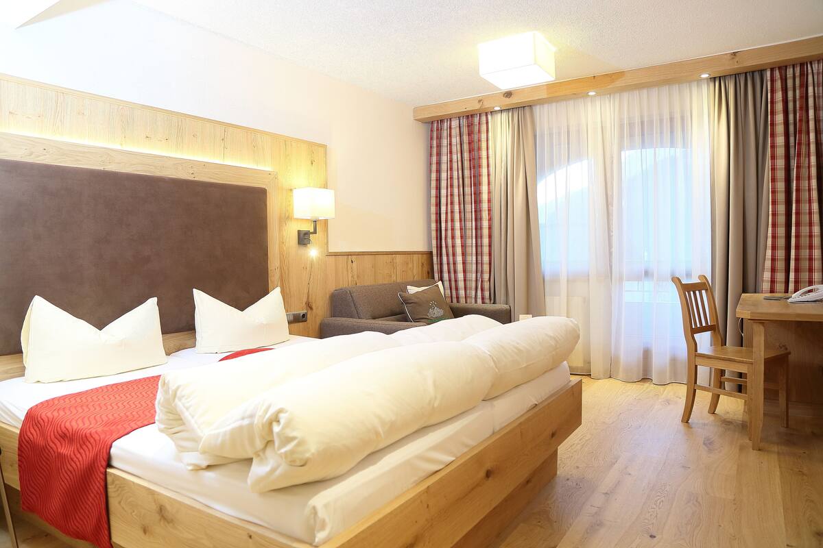 Quarto casal standard, sacada, vista para a montanha