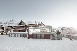 المنشأة من الخارج