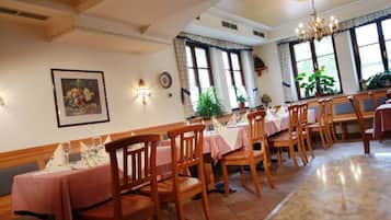 Free daily cooked-to-order breakfast