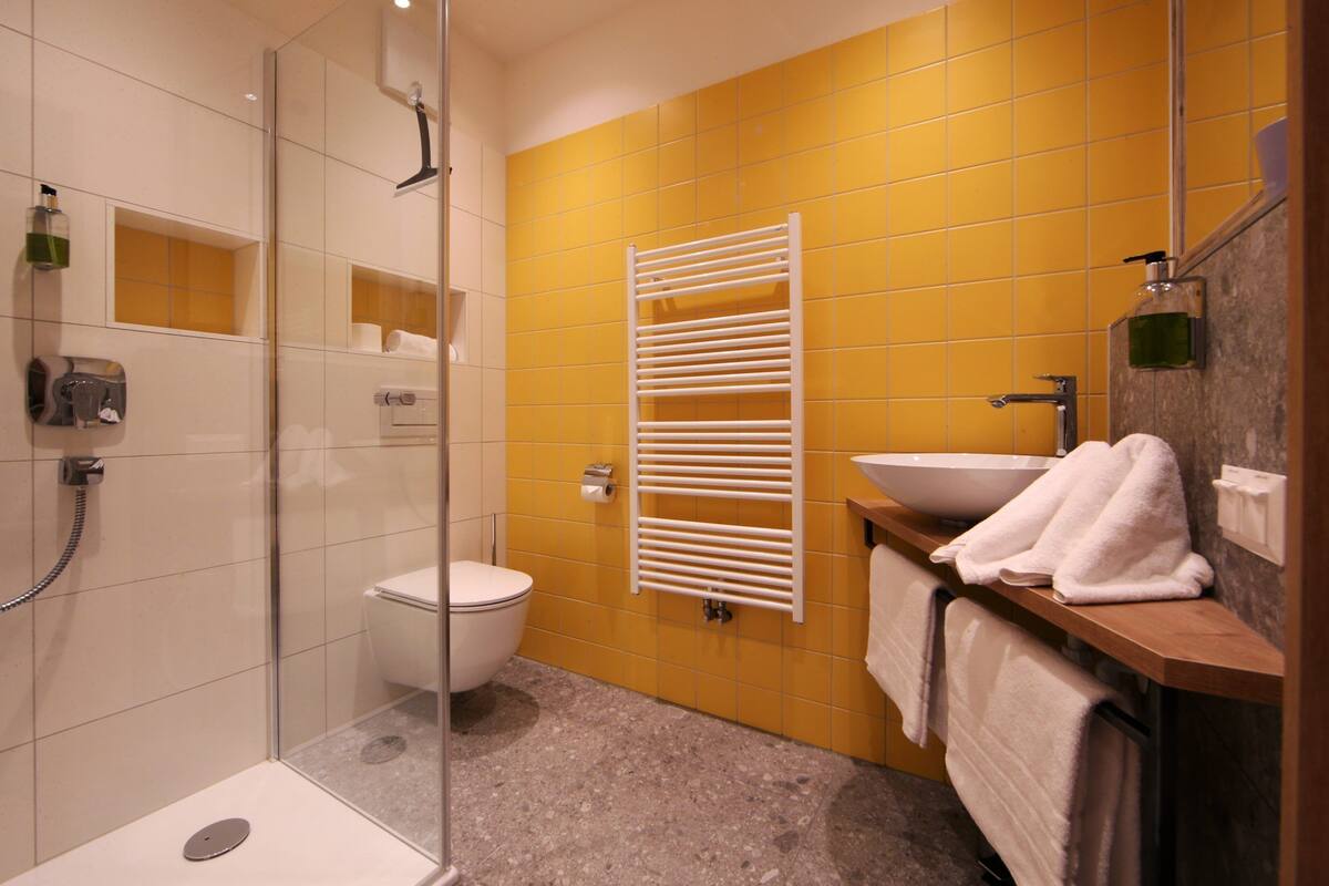 double room, garden view | bathroom | free toiletries, hair dryer, towels, toilet paper