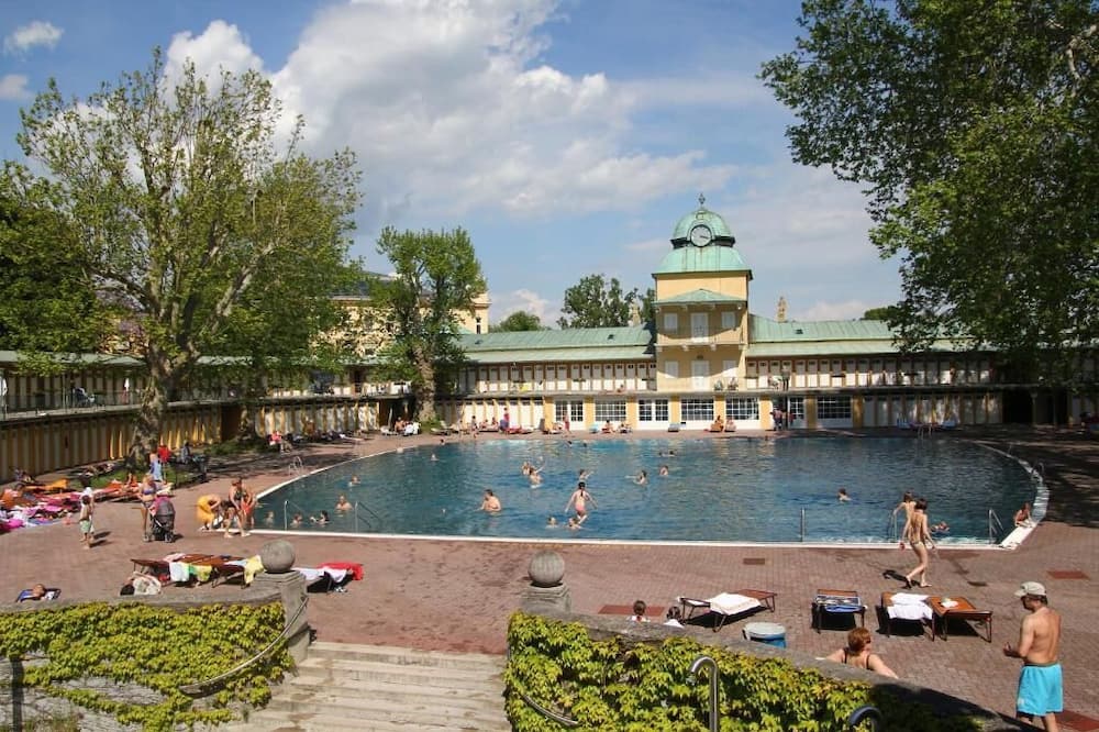College Garden Hotel