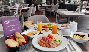 Free daily buffet breakfast 