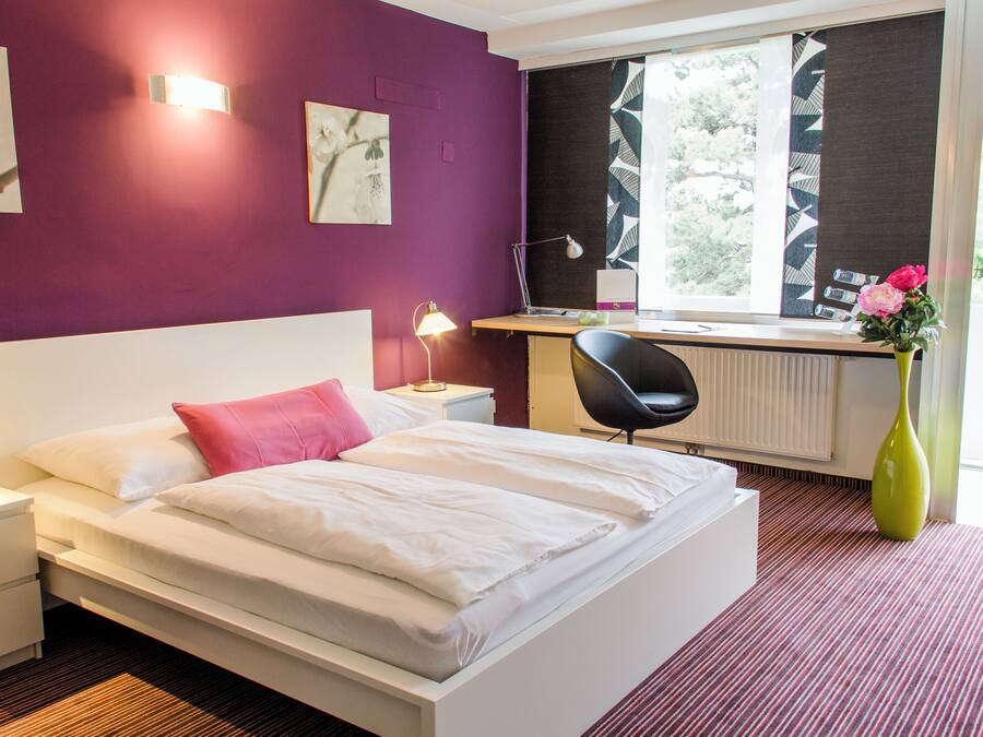 Basic Single Room, Non Smoking | Minibar, in-room safe, desk, laptop workspace