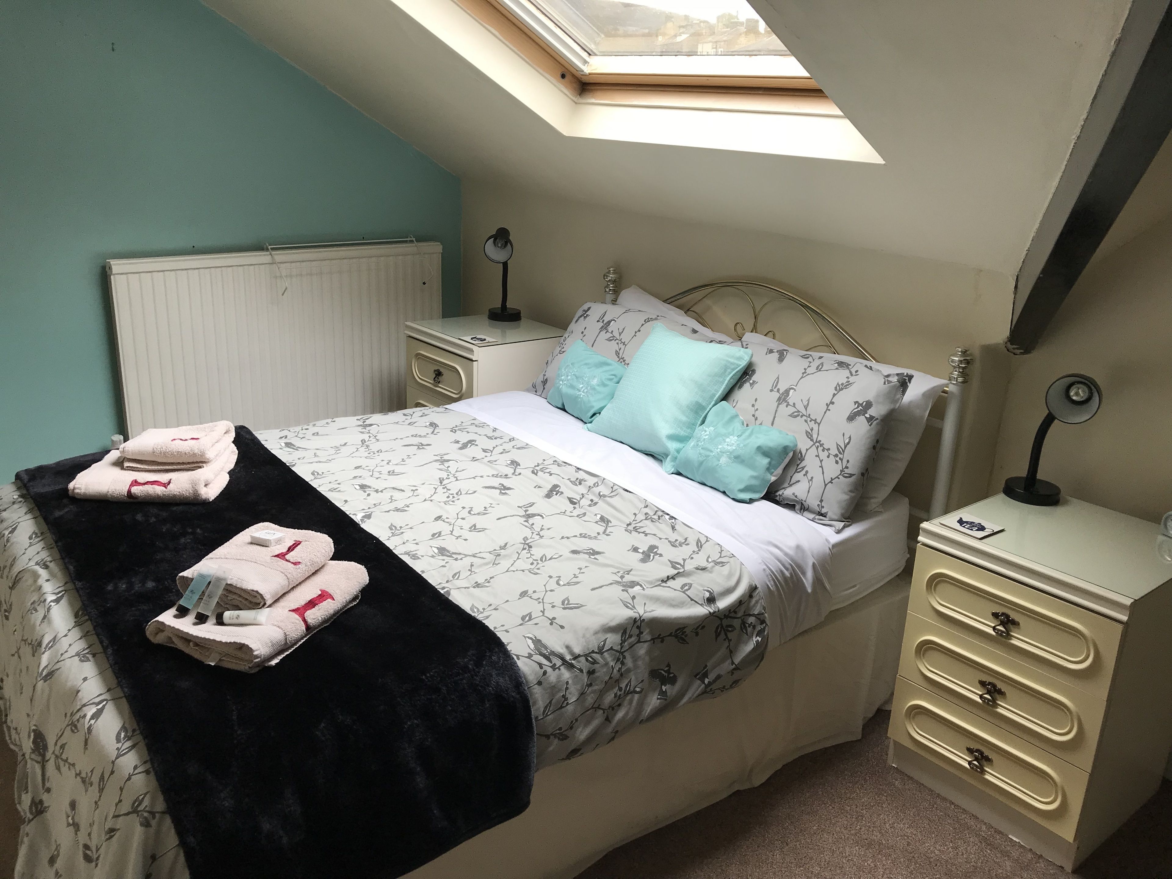 Habitación básica doble, 1 cama matrimonial, vista a la ciudad, en el área del jardín