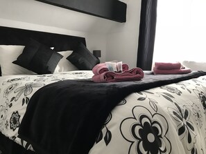 Basic Double Room, 1 Double Bed, City View, Garden Area | Bathroom