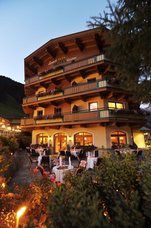 Fasade – kveld/natt