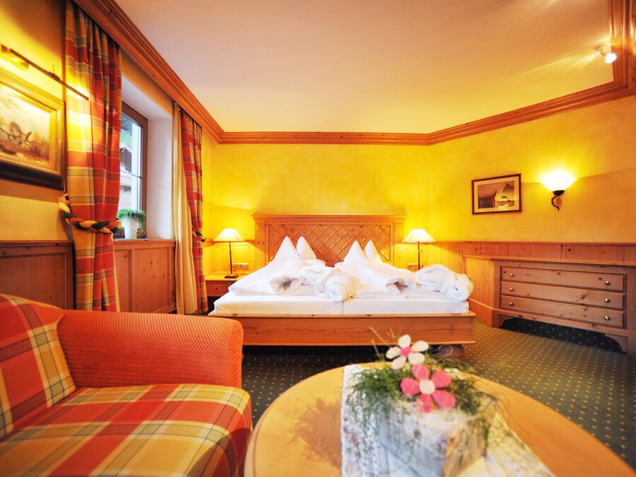 Habitación estándar doble, balcón | Caja fuerte, escritorio, sistema de insonorización y cunas gratuitas