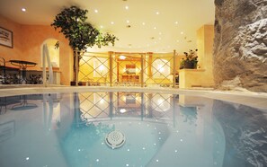Indoor spa tub
