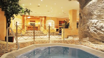 Kapalı spa küveti
