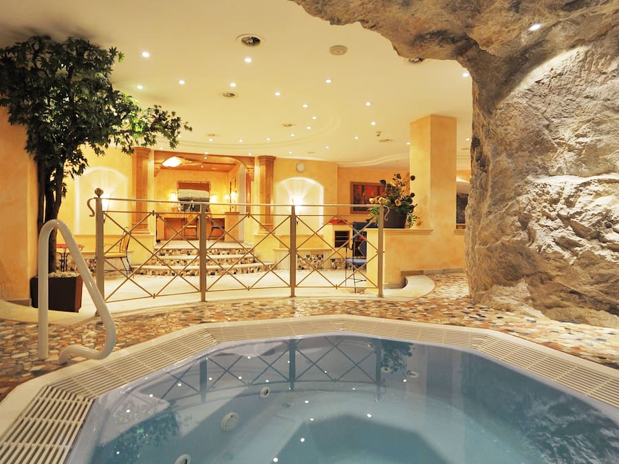 Bañera de hidromasaje interior