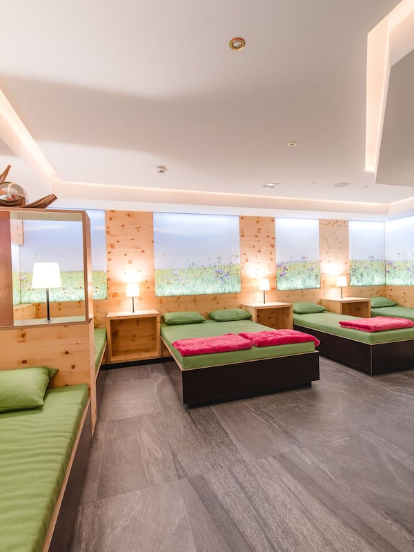 Couples treatment room(s), sauna, hot tub, steam room, body treatments