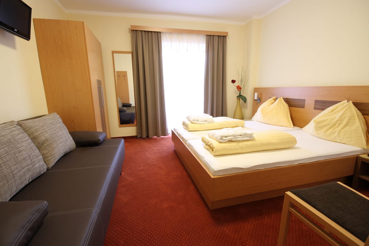 Cots/infant beds