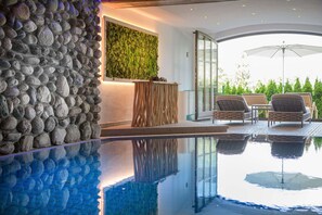 Indoor pool, sun loungers