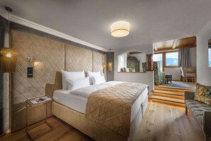 Deluxe Studio Suite, 1 Bedroom, Balcony (Salzburg Deluxe) | Premium bedding, minibar, in-room safe, desk