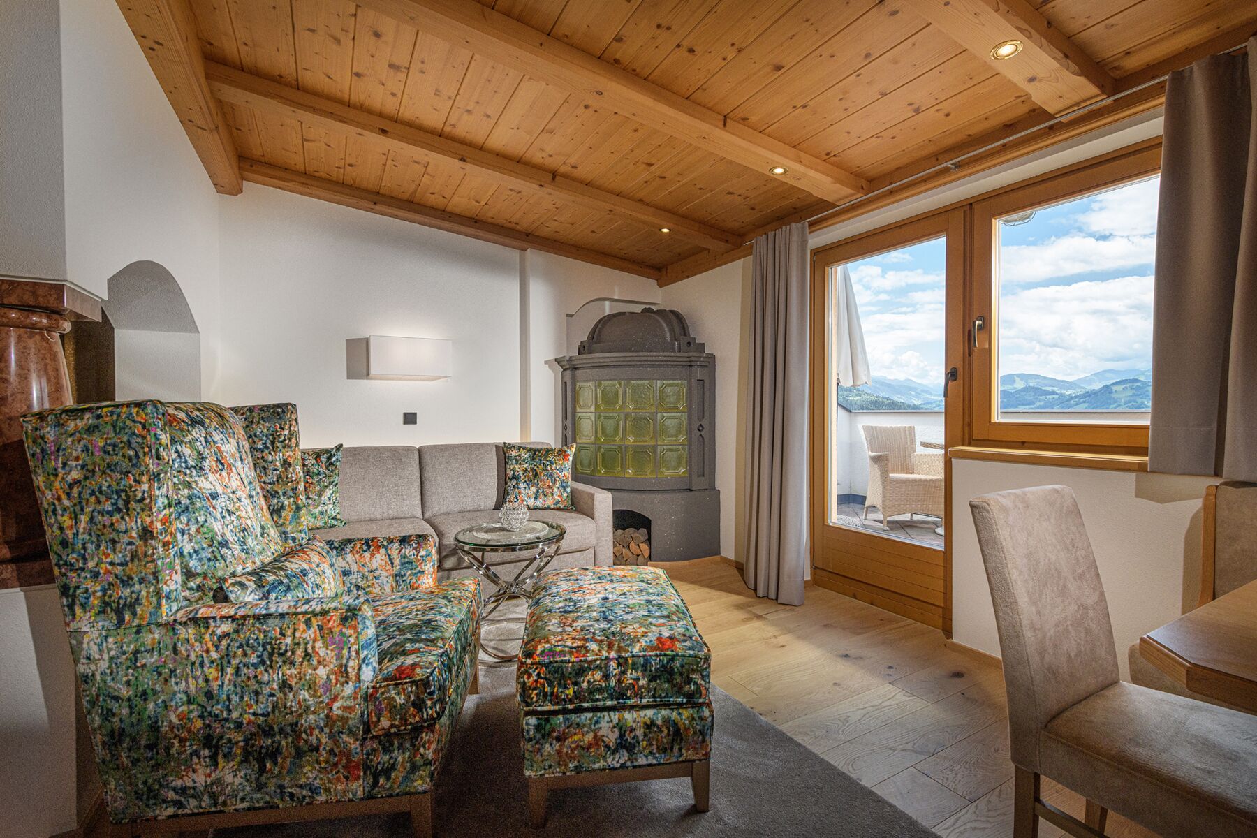 deluxe studio suite, 1 bedroom, balcony (salzburg deluxe) | 1 bedroom, premium bedding, minibar, in-room safe