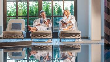 Indoor pool, sun loungers