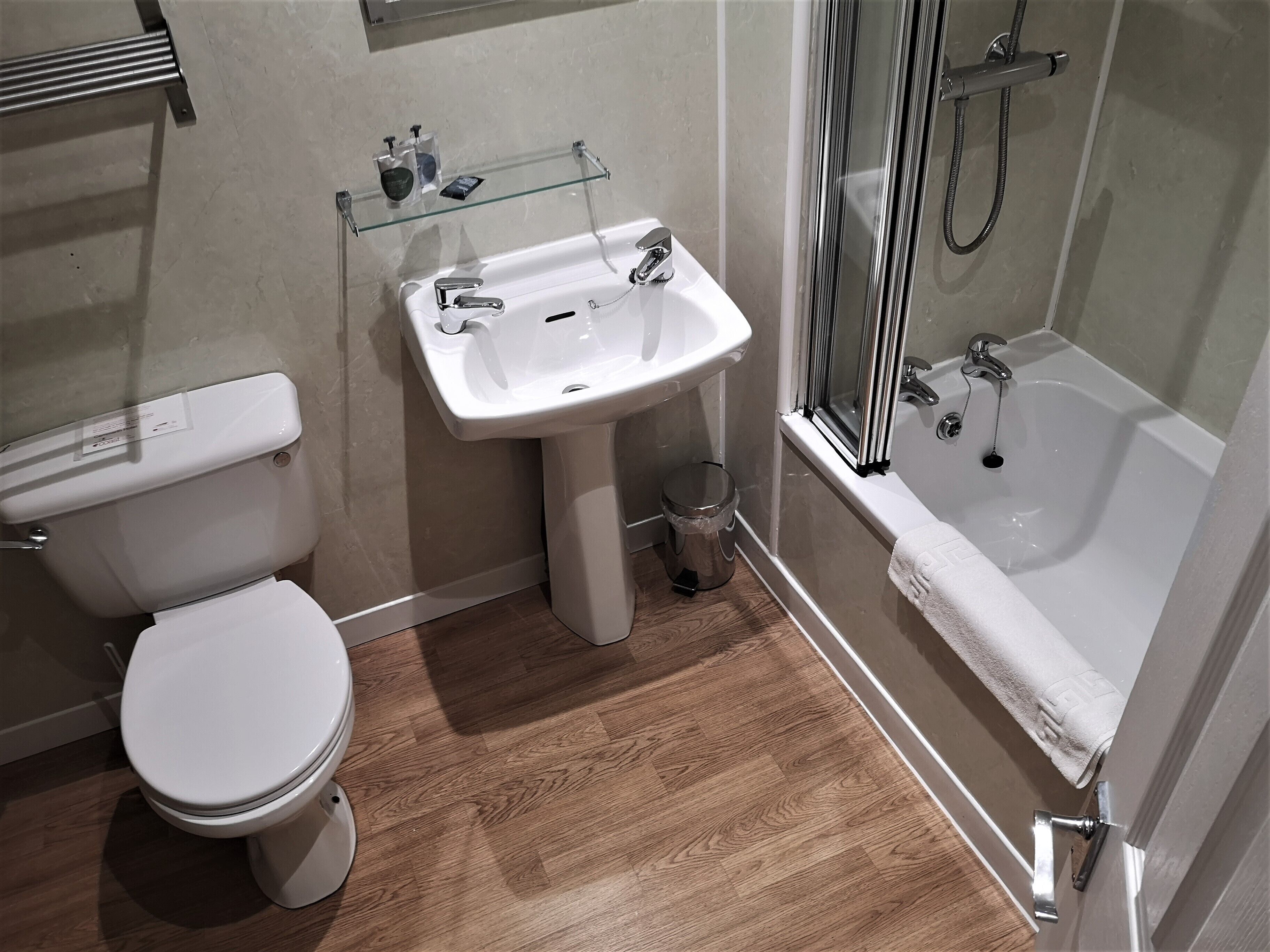 double room, sea view | bathroom | shower, free toiletries, hair dryer, towels