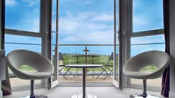 Suite, Sea View | Desk, free WiFi, bed sheets