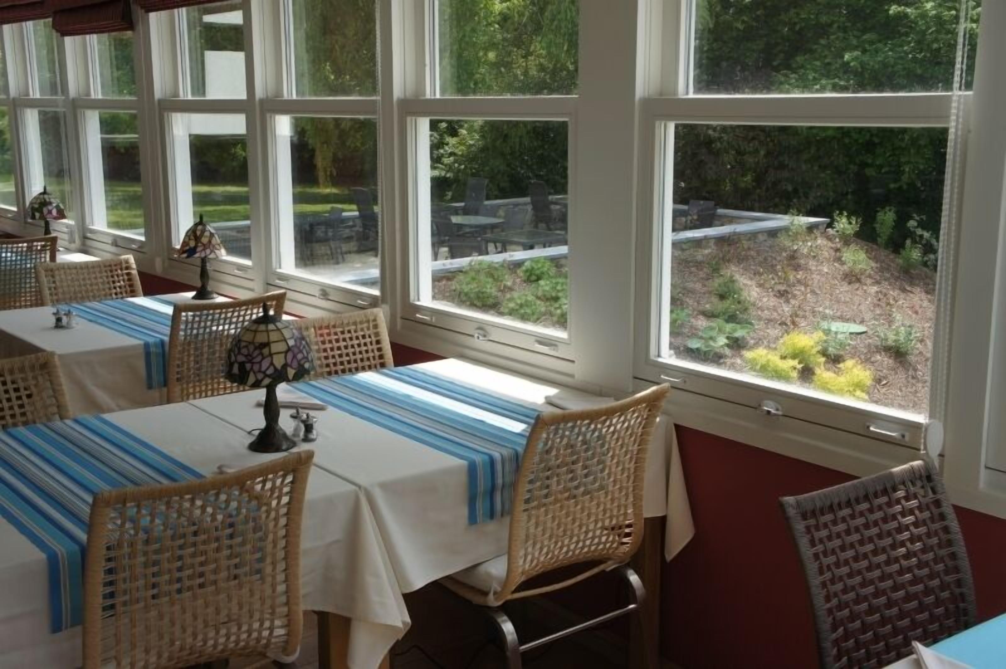 breakfast, dinner served; belgian cuisine, garden views