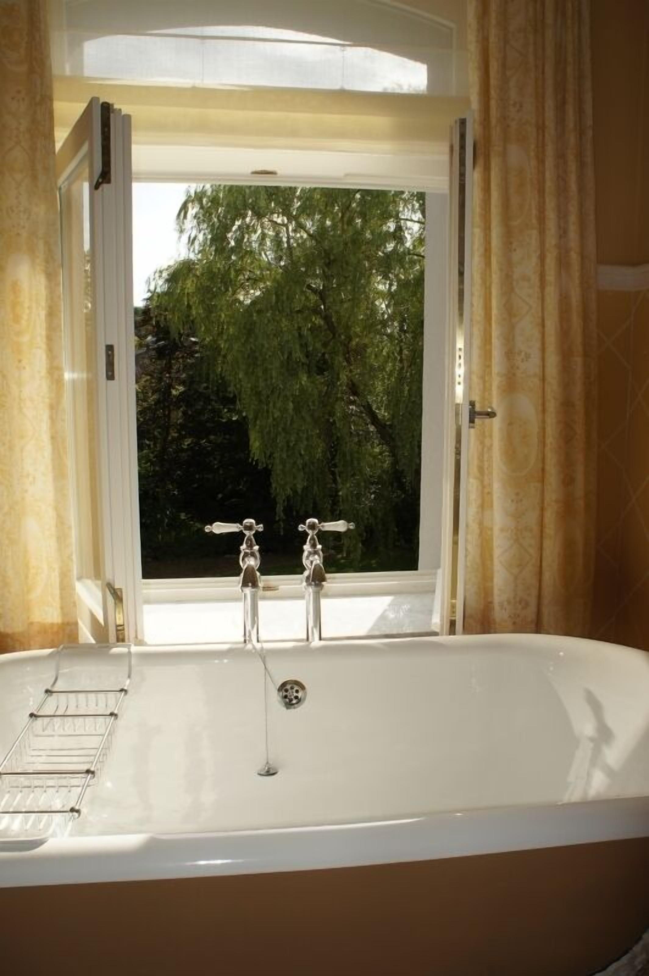 double room, garden view | bathroom | free toiletries, hair dryer, towels