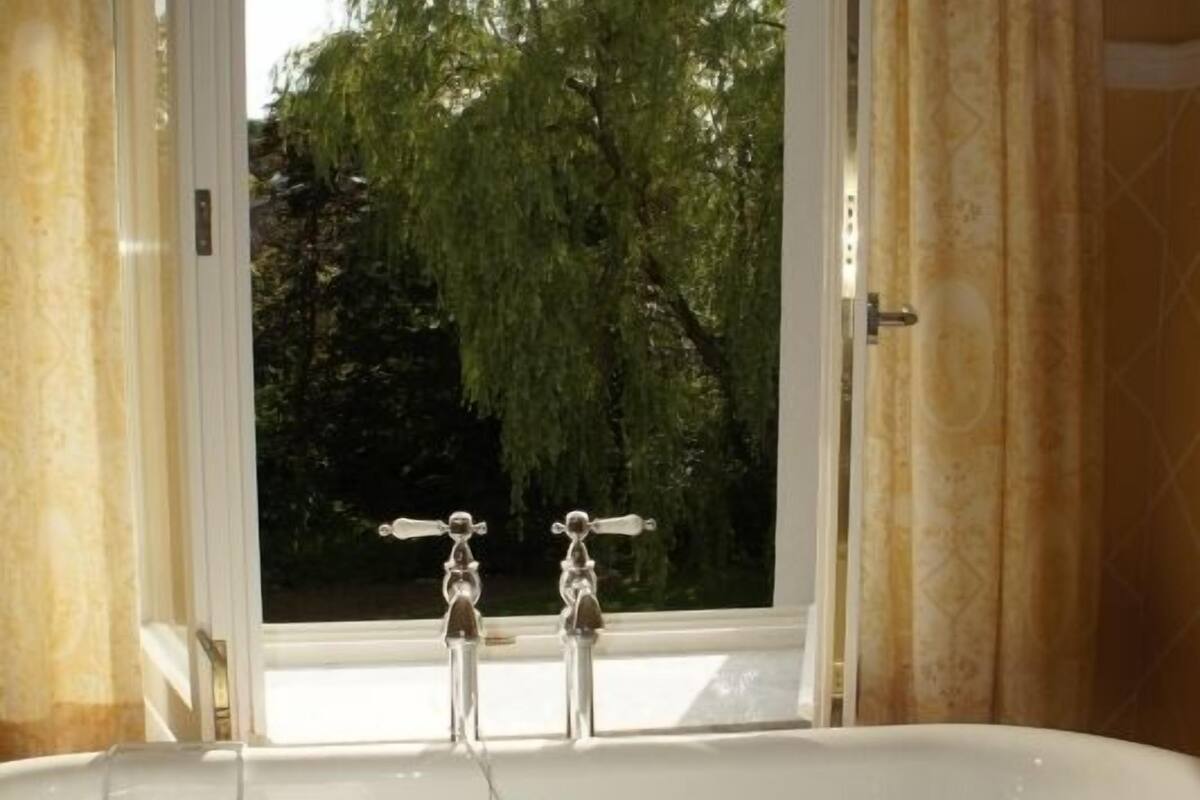 double room, garden view | bathroom | free toiletries, hair dryer, towels