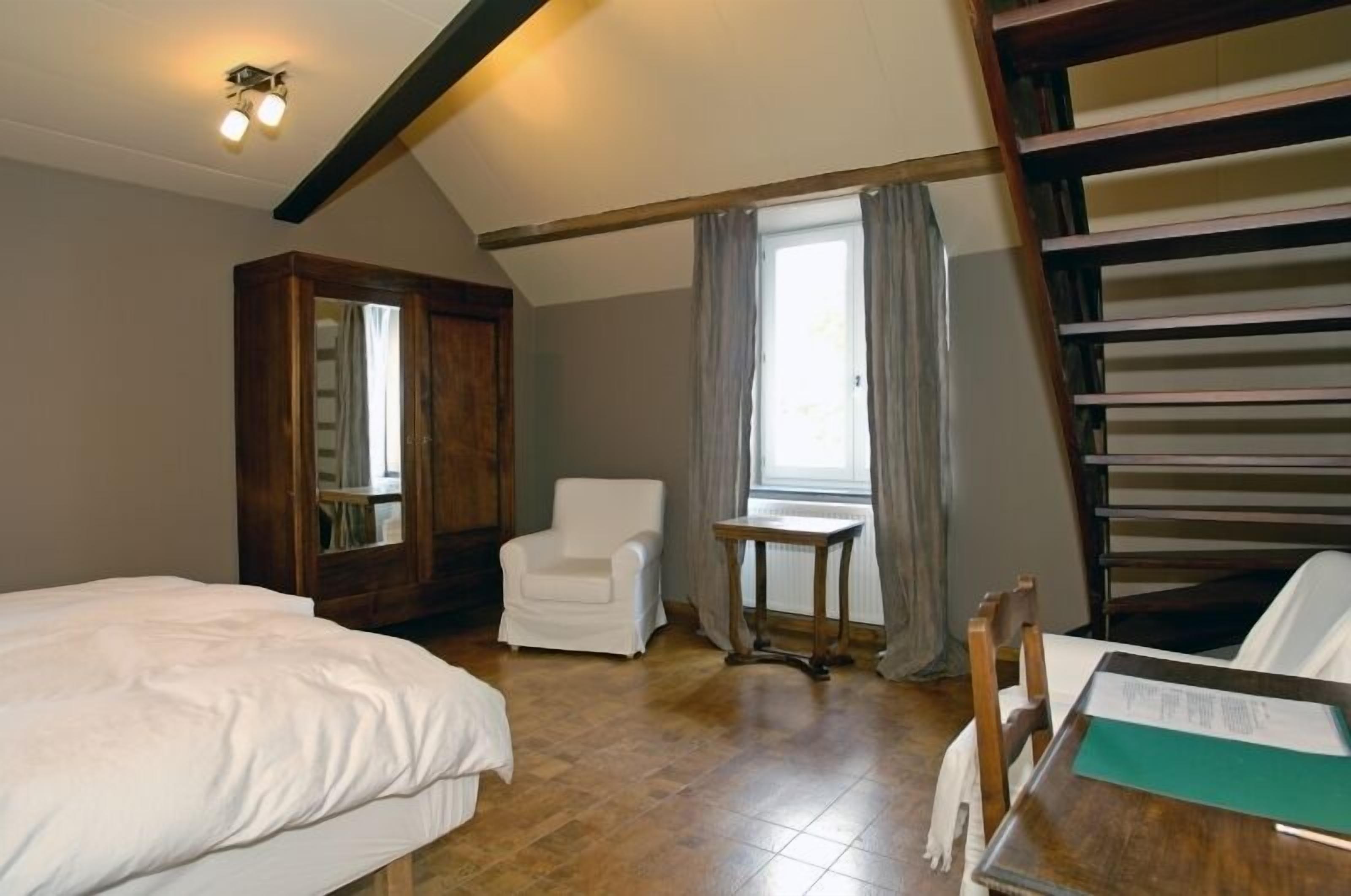 double room, garden view | individually decorated, individually furnished, desk, free wifi