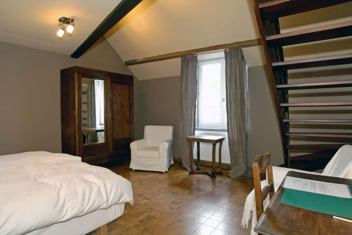 double room, garden view | individually decorated, individually furnished, desk, free wifi