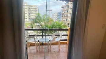 Minibar, caja de seguridad en la habitación, wifi gratis y ropa de cama