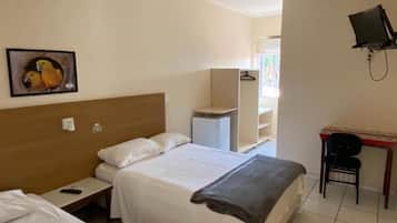 Minibar, bureau, fer et planche Ă  repasser, Wi-Fi gratuit