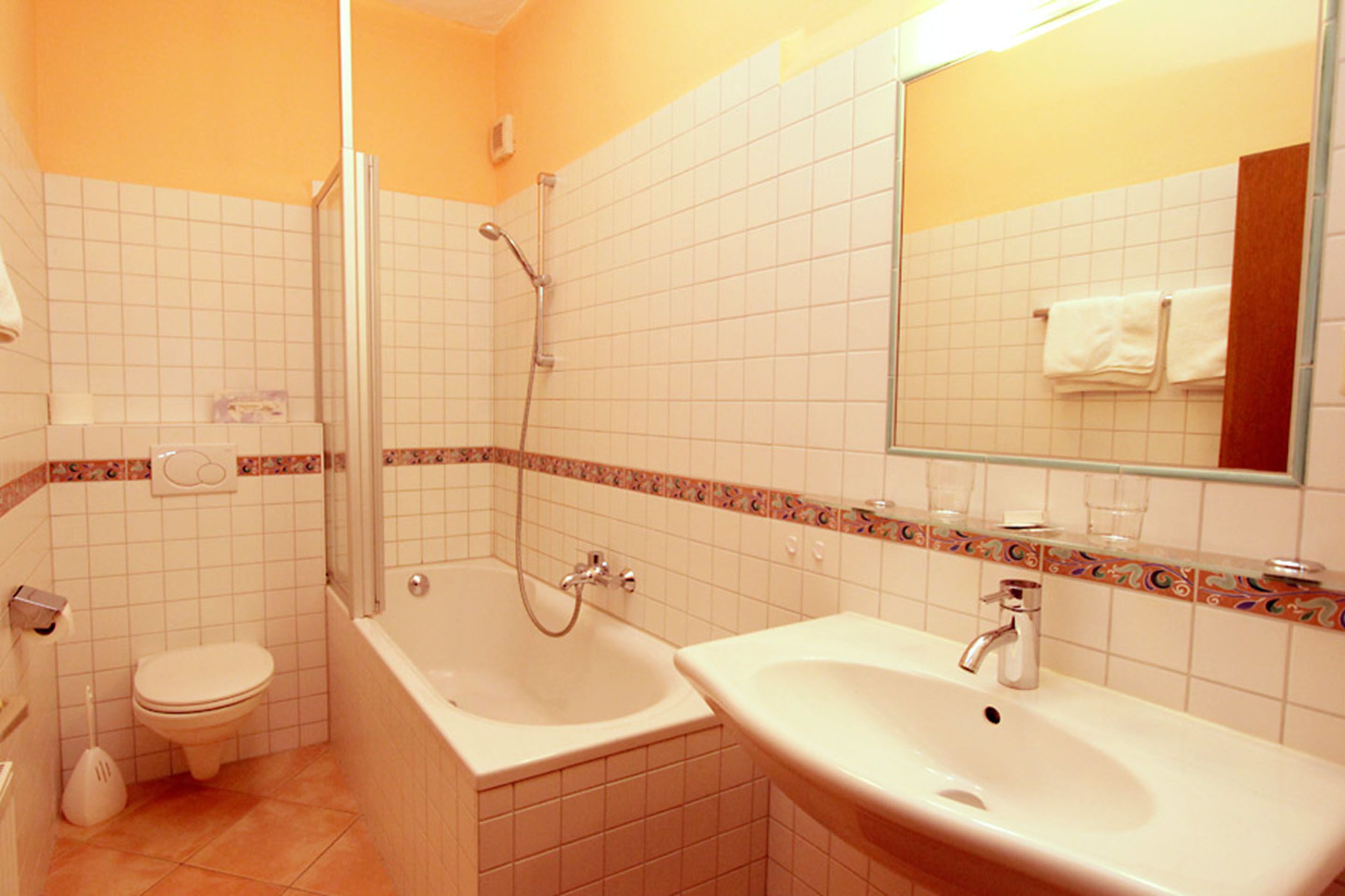 double room | hypo-allergenic bedding, desk, free wifi